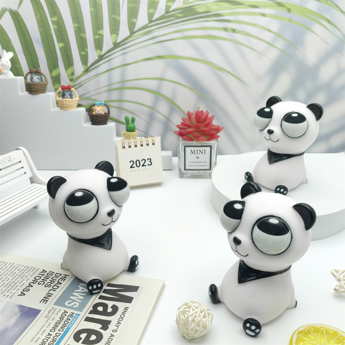 Big Eyes Panda Relaxing Palm Toys